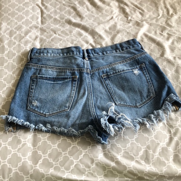 Super Cute Distressed High Rise Mini Shorts! - Picture 3 of 4